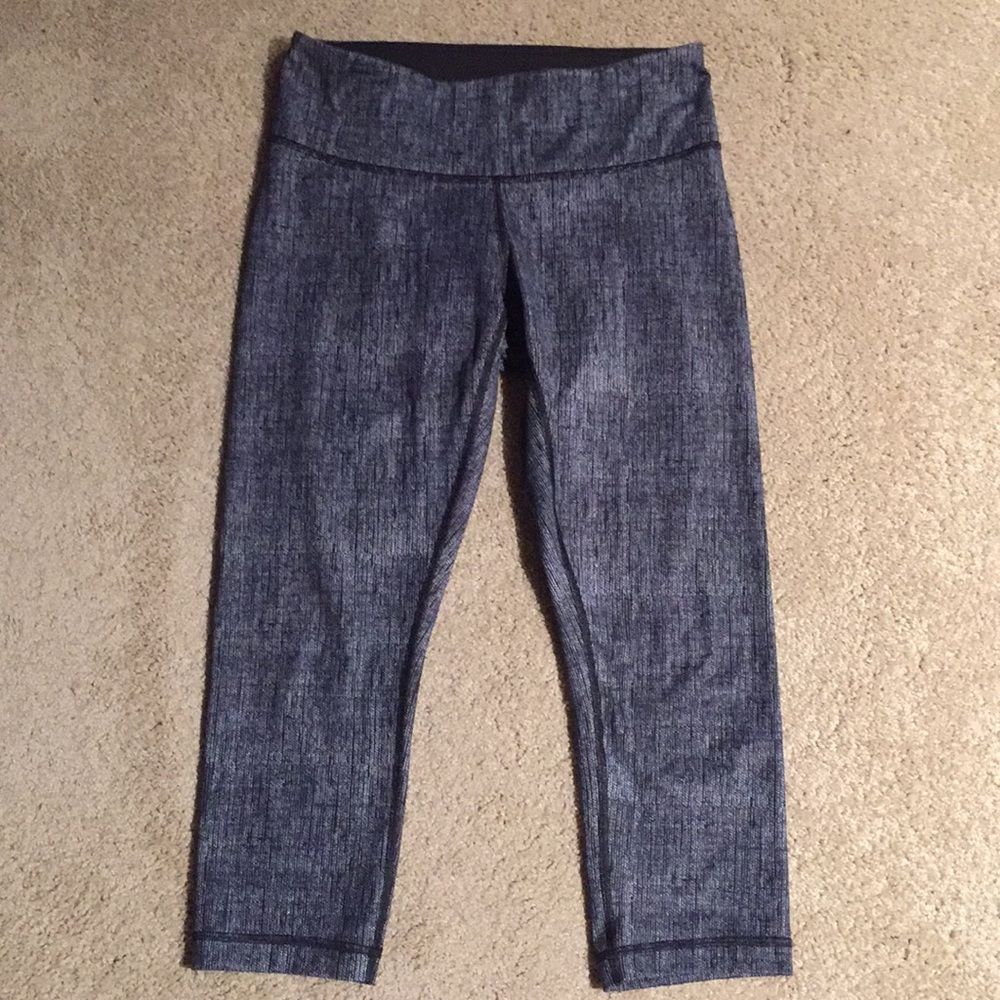 Lululemon lightweight crop